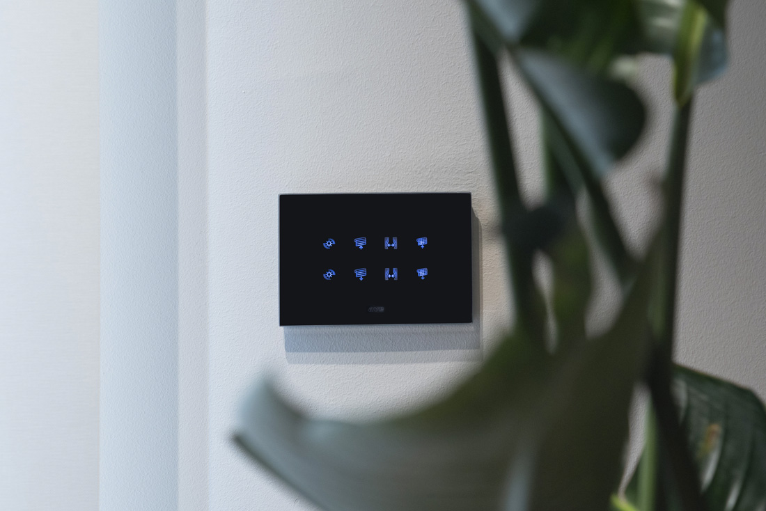 Placche in vetro con tecnologia touch della domotica AVE